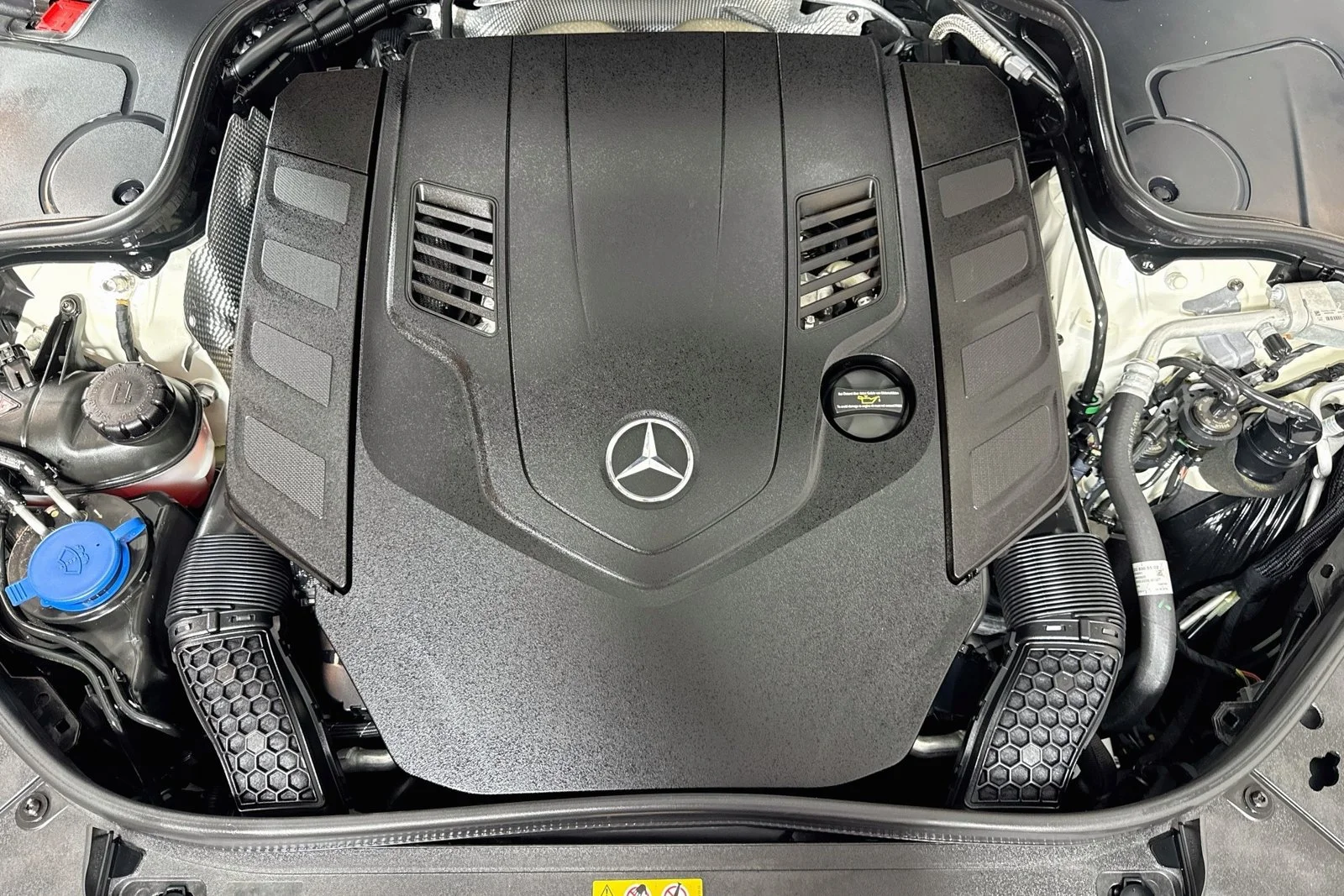 Used 2019 Designo Diamond White Mercedes-Benz S 560 image 29