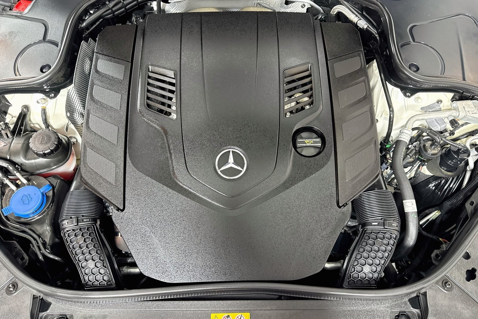 Used 2019 Designo Diamond White Mercedes-Benz S 560 image 29