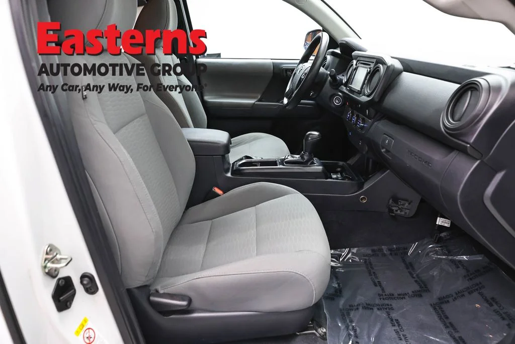 Used 2019 White Toyota SR image 22