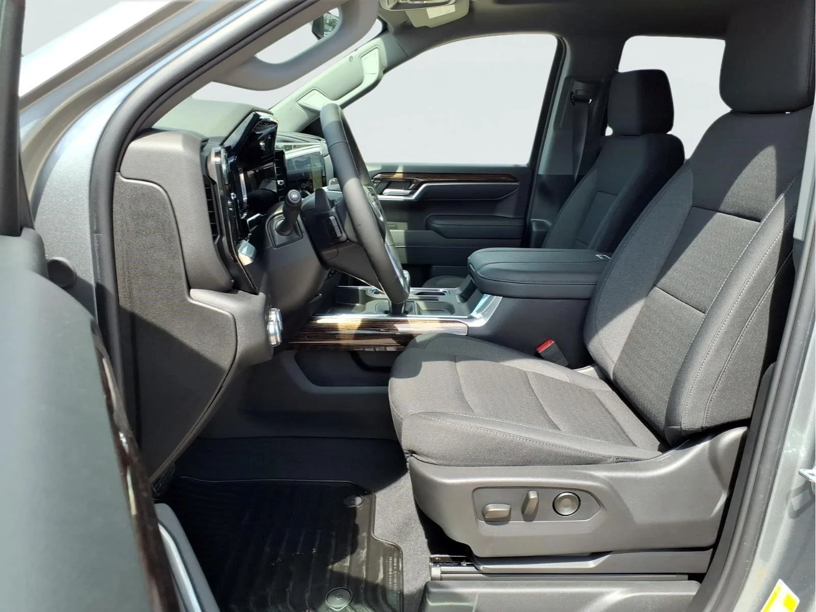 New 2026 Sterling Metallic GMC Elevation image 15