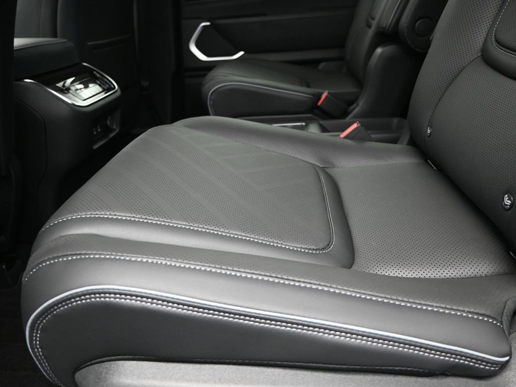 New 2026 RADIANT WHITE INFINITI Luxe 2WD image 16