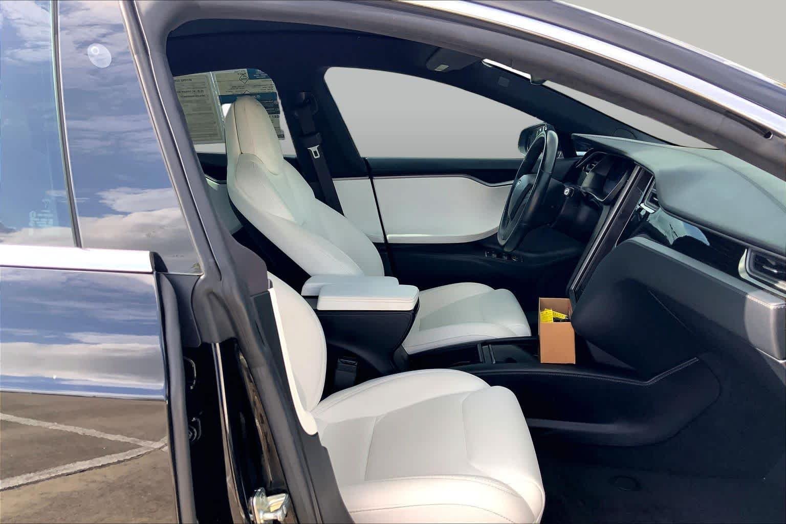 Used 2018 Obsidian Black Metallic Tesla 75D image 8