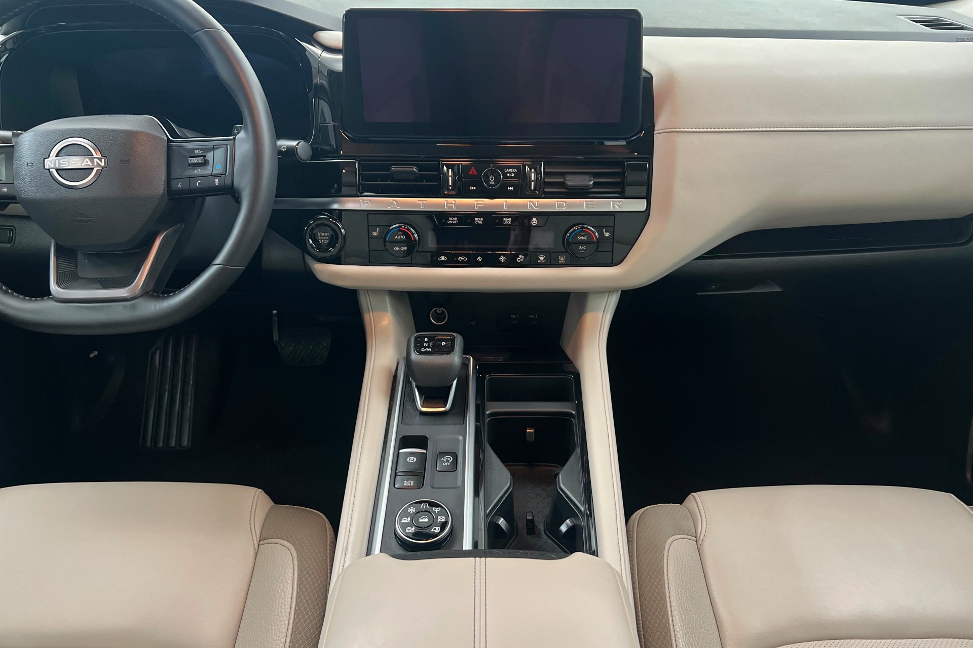 Used 2026 Everest White Pearl Tricoat Nissan SL image 14