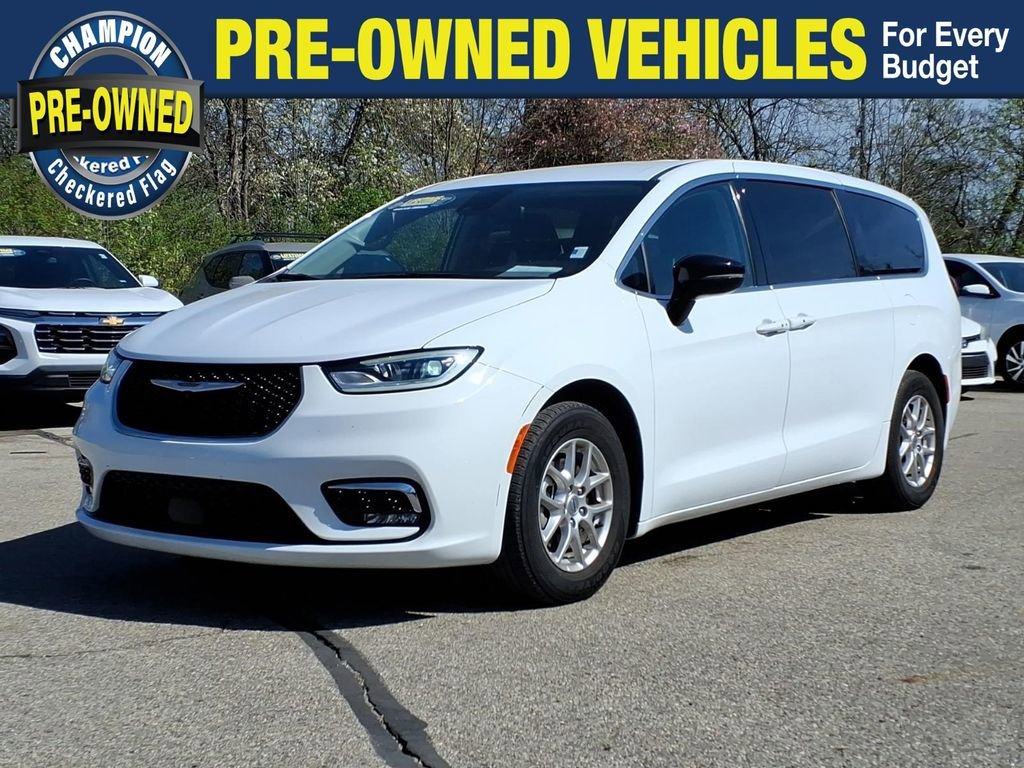 2024 Chrysler Pacifica Touring L's photo