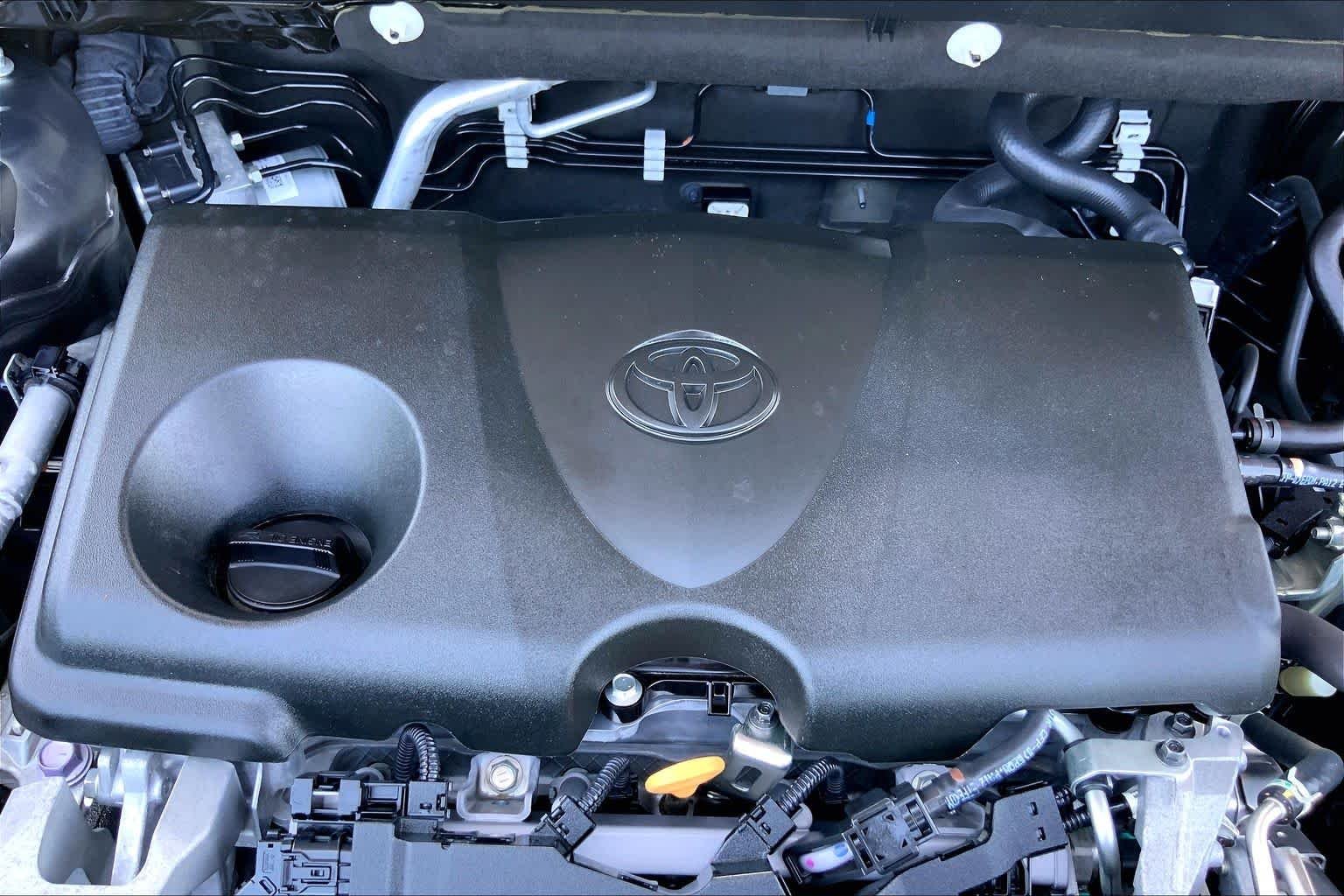 Used 2021 Magnetic Gray Metallic Toyota XLE Premium image 32
