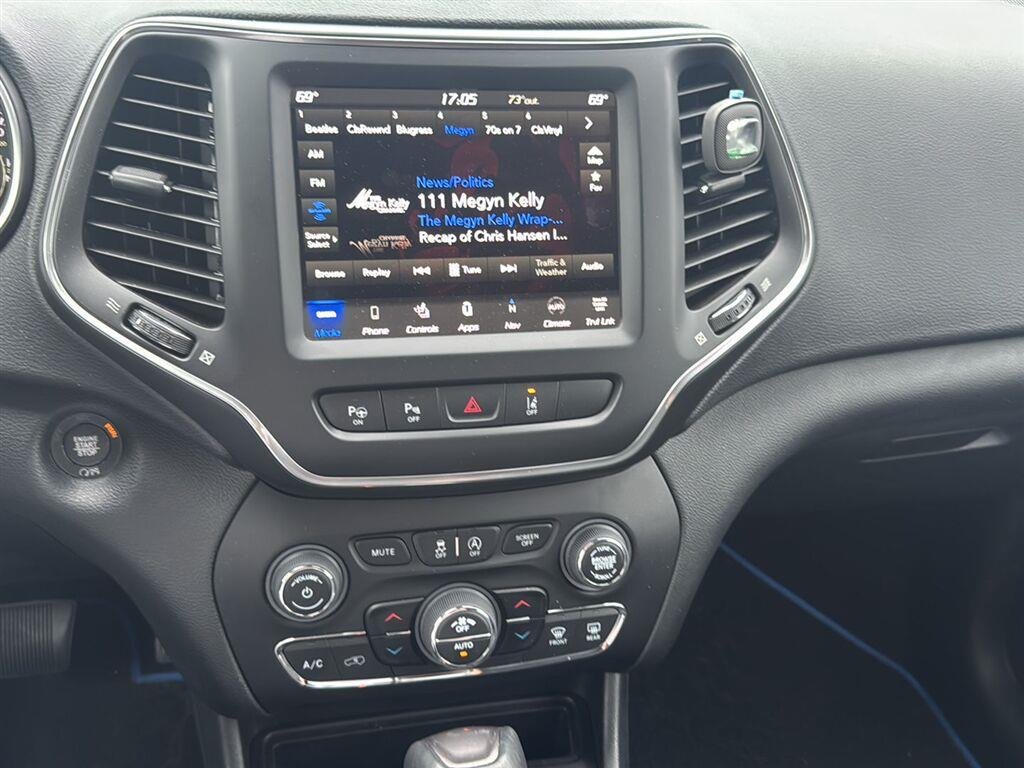 Used 2023 Hydro Blue Pearlcoat Jeep Altitude Lux image 18