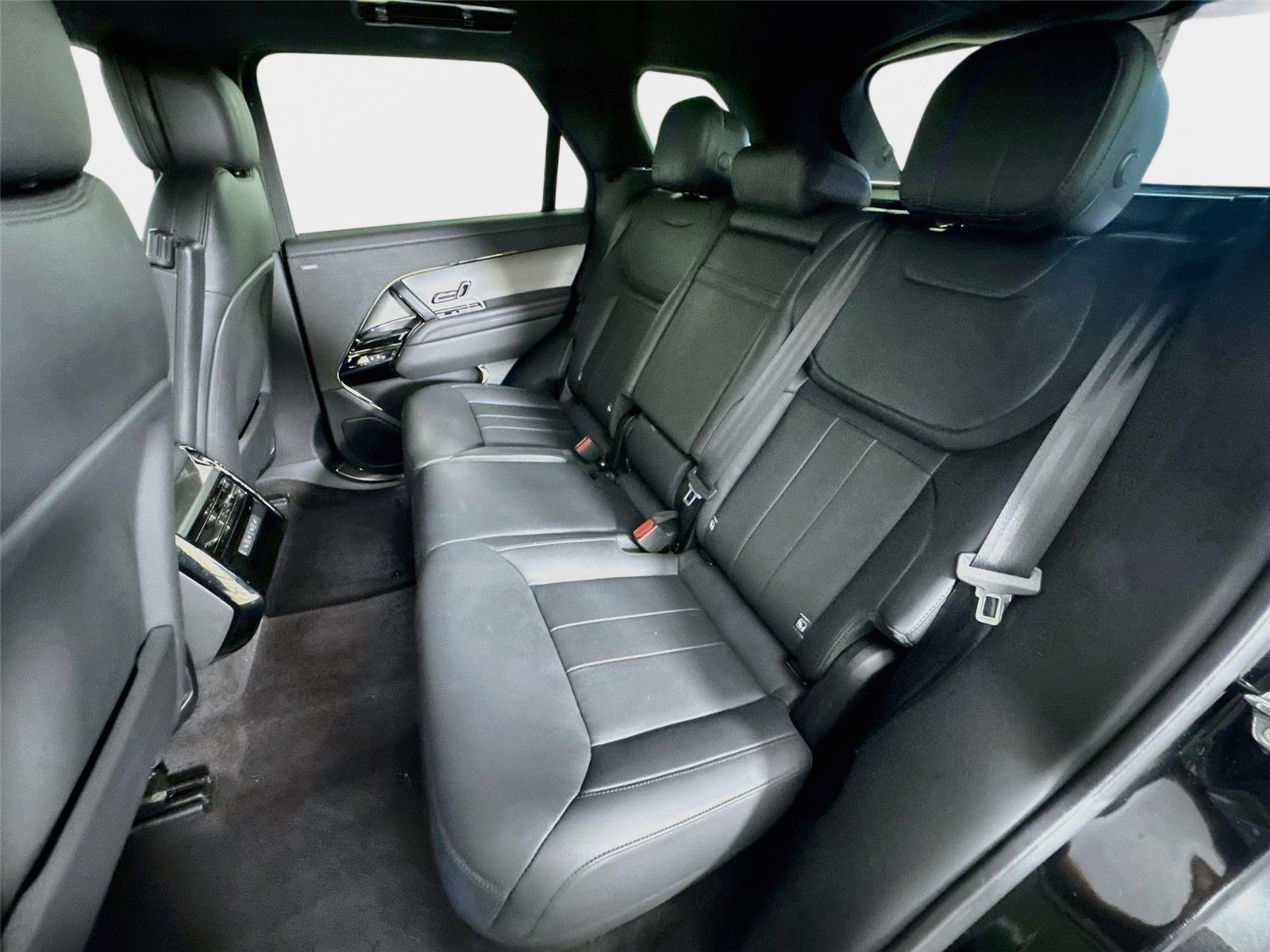 Used 2025 Santorini Black Metallic Land Rover SE image 24