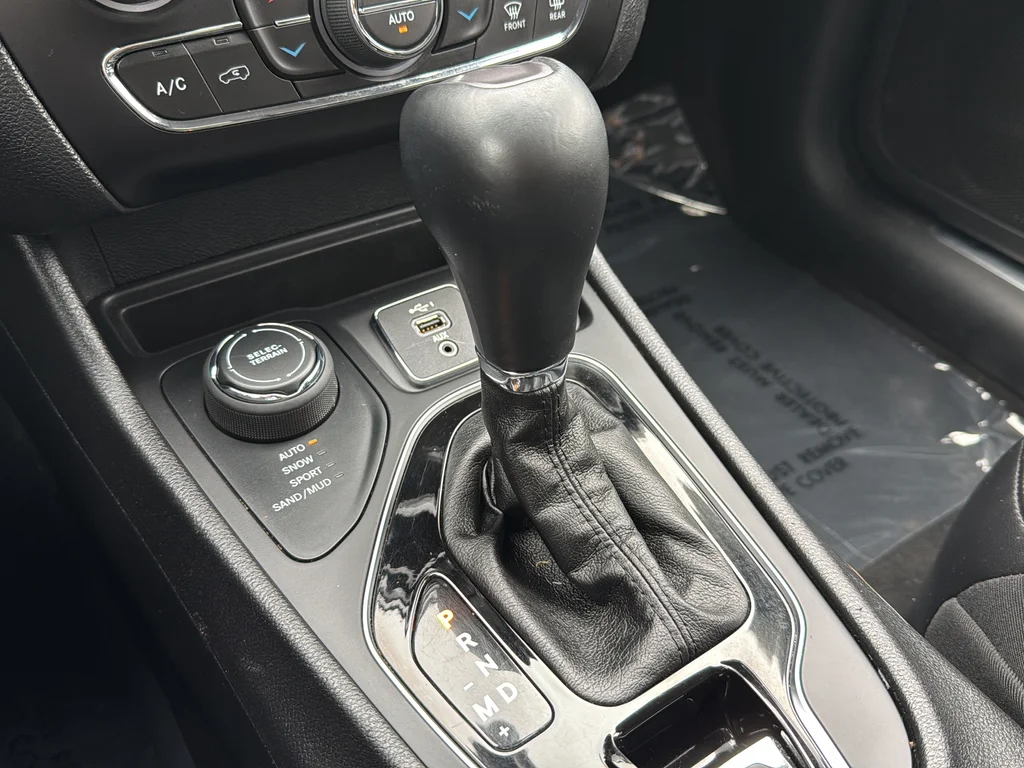 Used 2019 Black Jeep Overland image 28