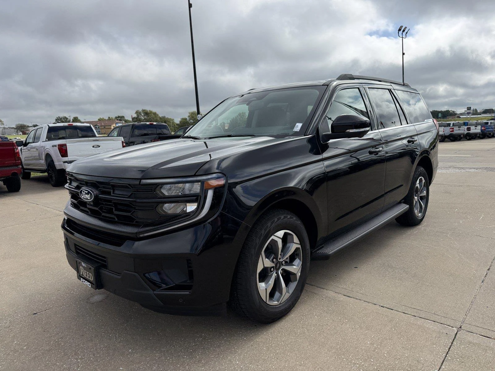 New 2027 Dark Matter Gray Metallic Ford Active image 4
