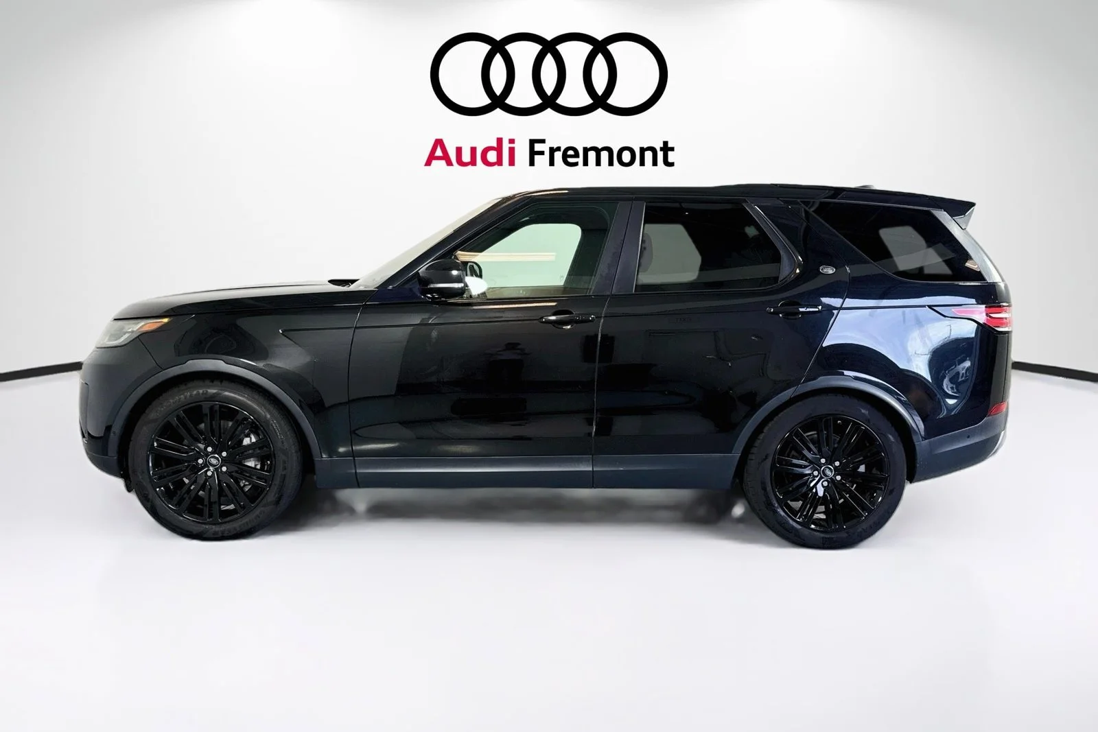 Used 2019 Santorini Black Metallic Land Rover HSE image 1