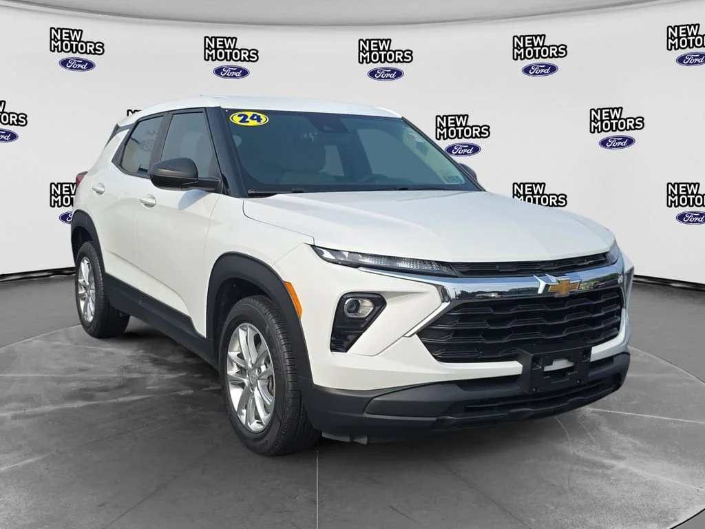 Used 2024 Summit White Chevrolet LS image 5