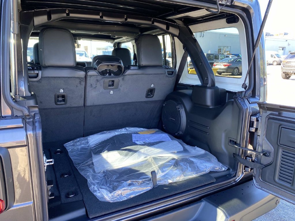 New 2027 Granite Crystal Metallic Clear-Coat Paint Jeep Rubicon X image 5