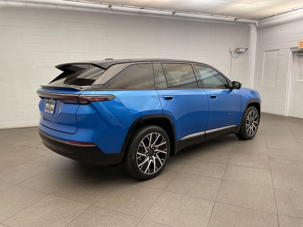 New 2025 Hydro Blue Pearl-Coat Exterior Paint Jeep Limited image 4