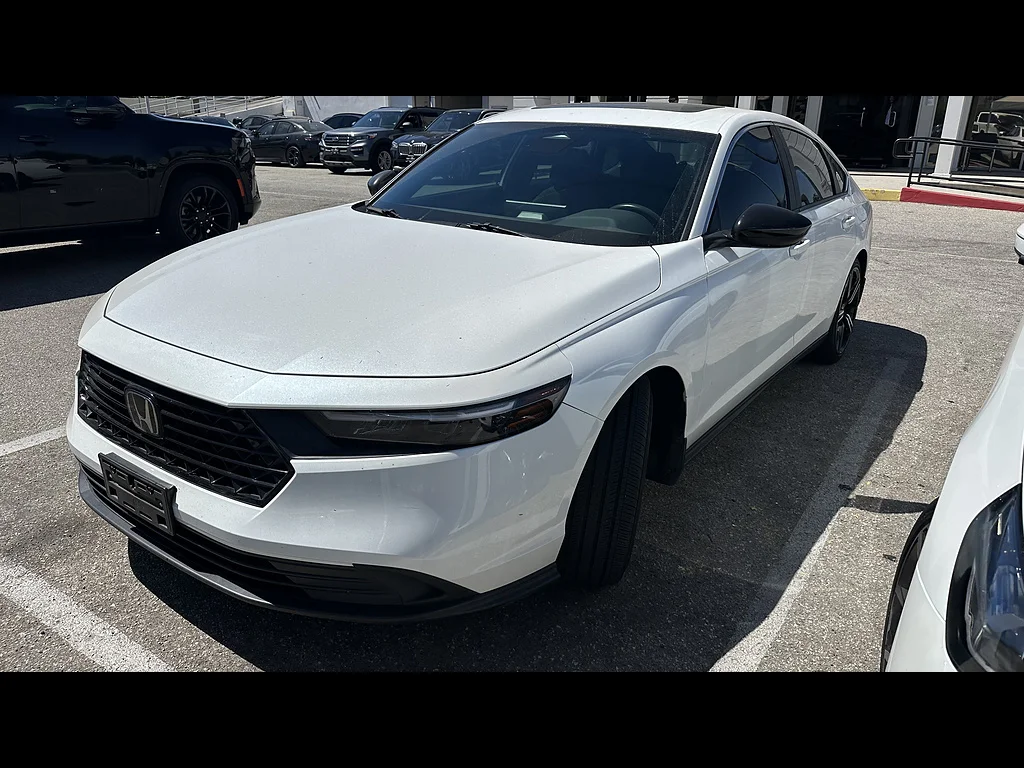 Used 2023  Honda Sport image 2