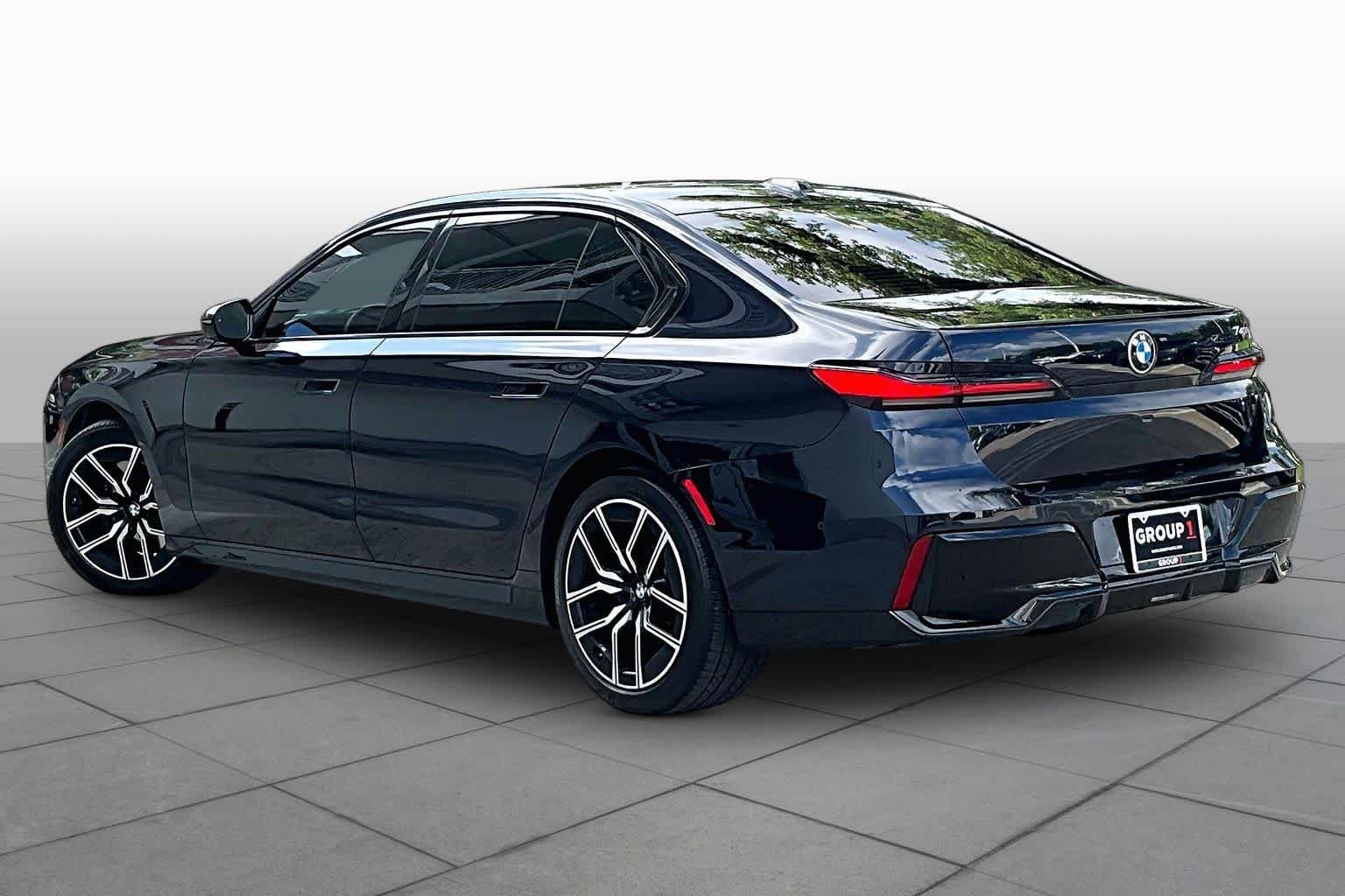 Used 2023 Carbon Black Metallic BMW 740i image 10