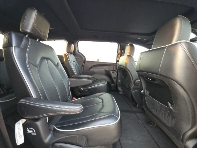 Used 2025 White Chrysler Limited image 15