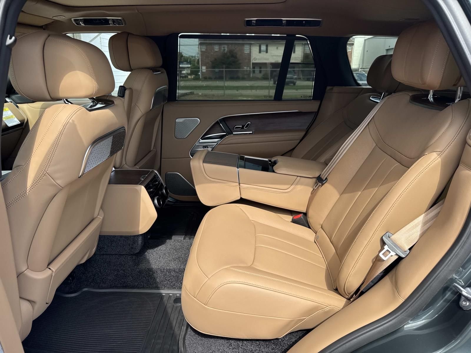 New 2026 Belgravia Green Land Rover Autobiography image 8