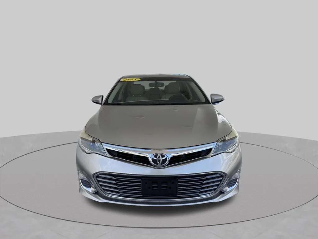 Used 2015  Toyota XLE Premium image 3