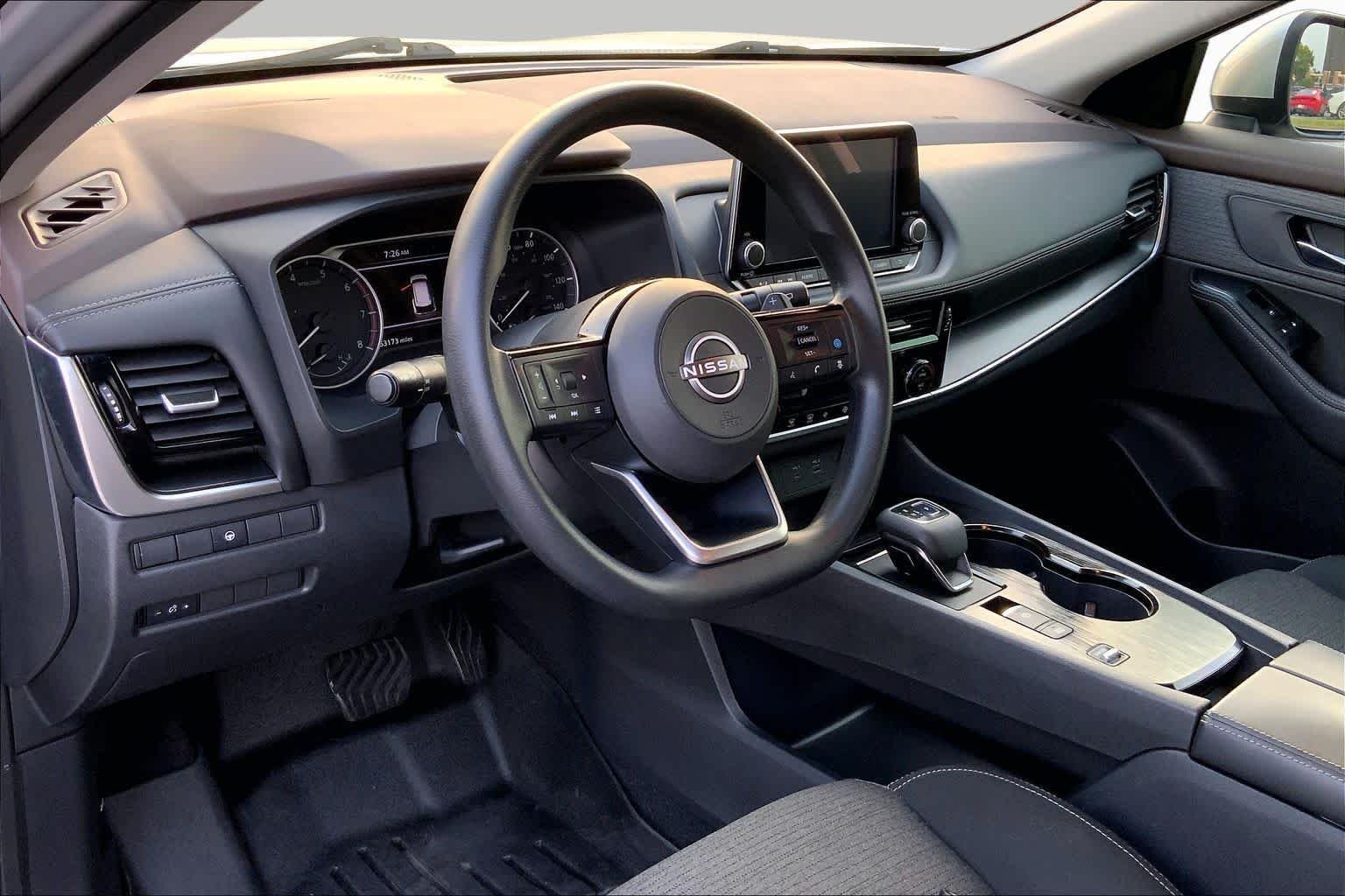 Used 2022 Brilliant Silver Metallic Nissan SV image 15