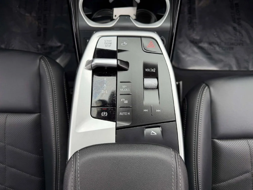 Used 2026 White BMW xDrive28i image 21