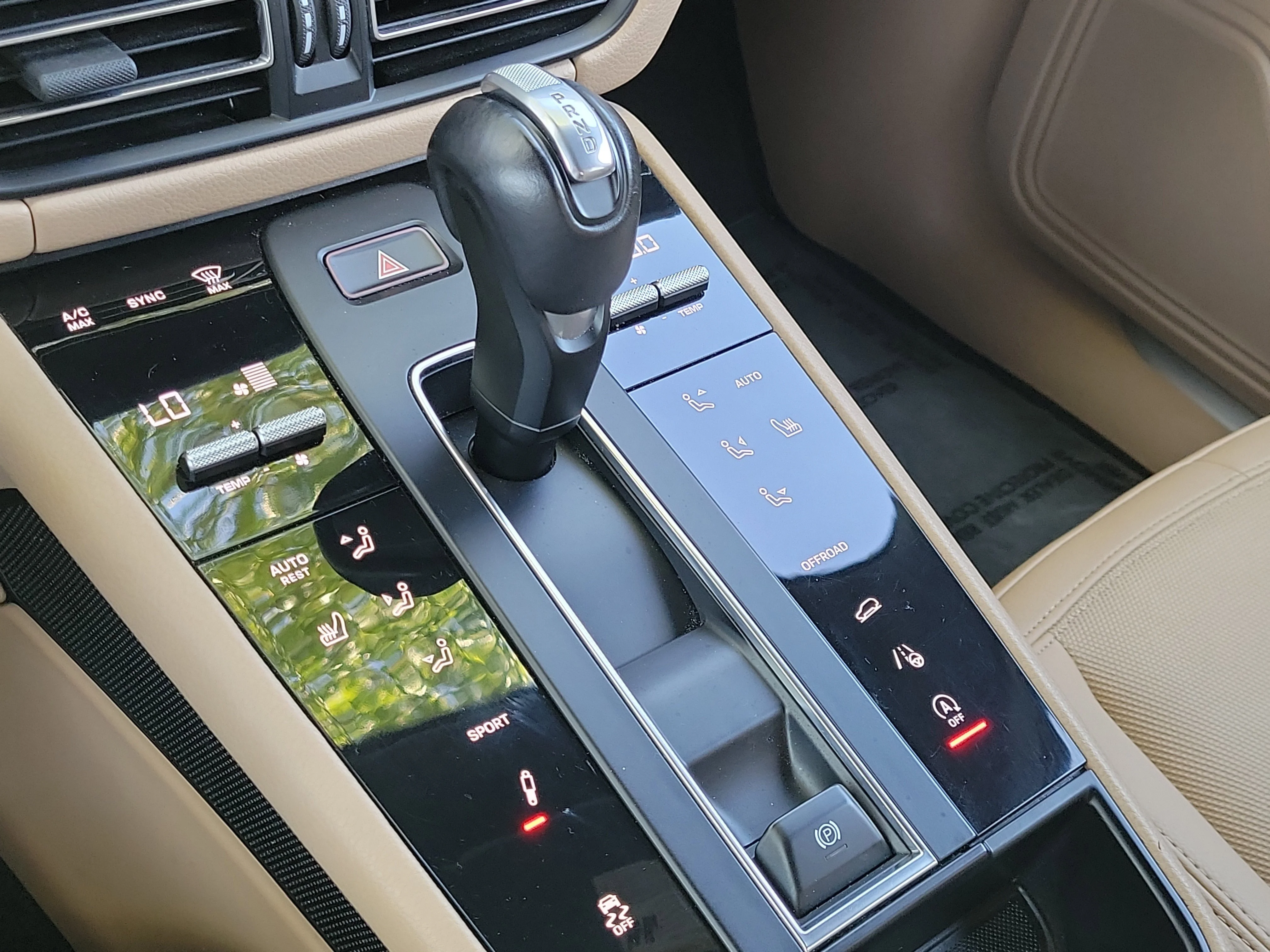2024 Porsche Macan S - Photo 24