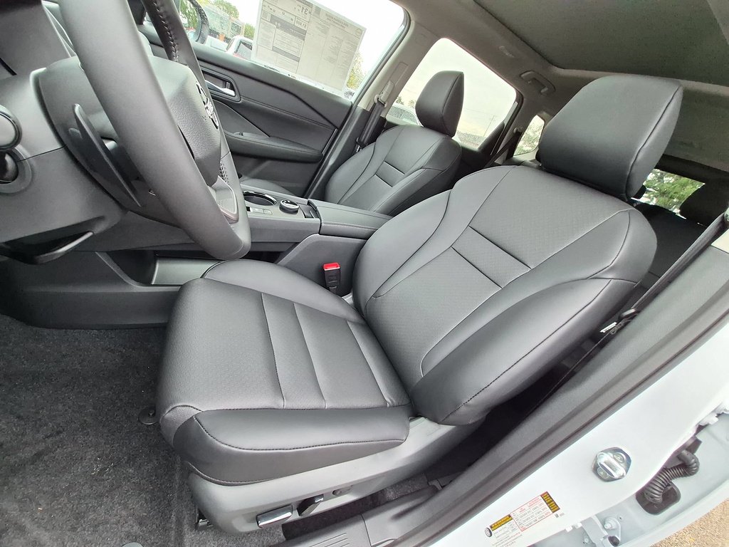 New 2026 Everest White Pearl TriCoat Nissan Dark Armor™ image 8