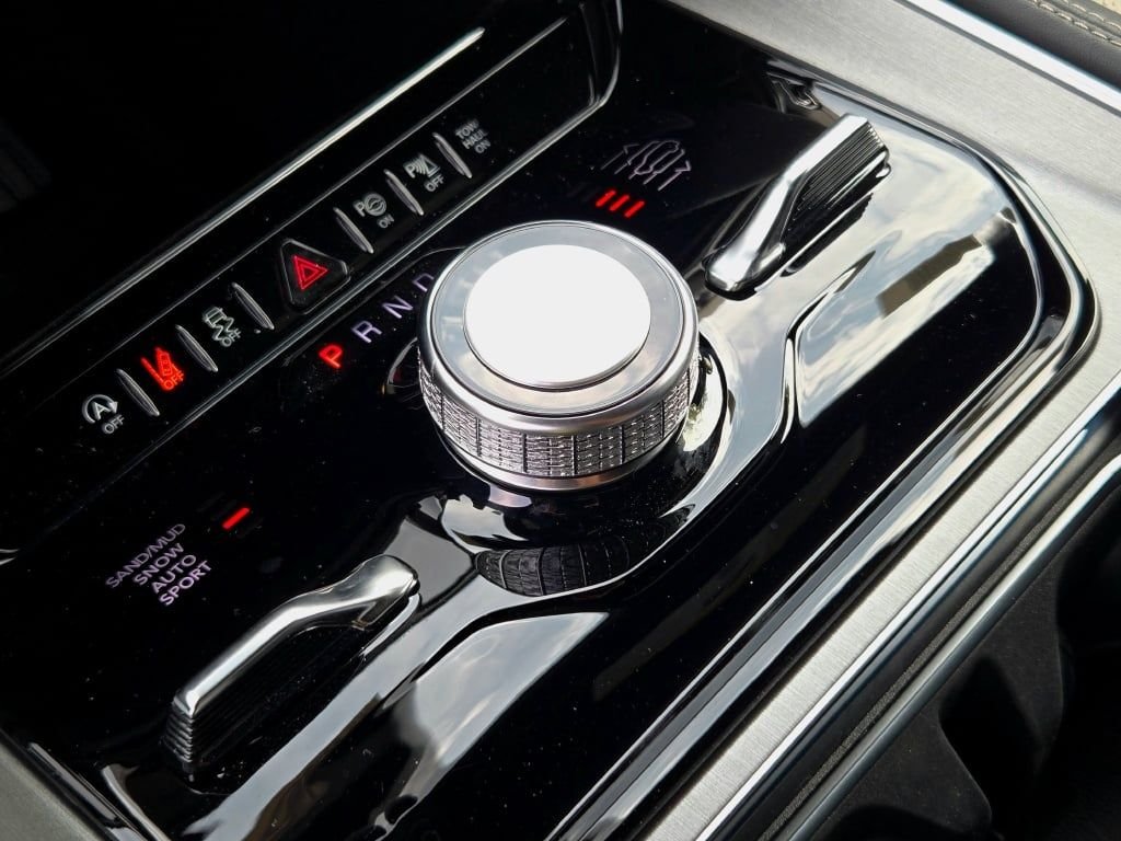 New 2026 Bright White Clear-Coat Exterior Paint Jeep Limited Altitude image 35