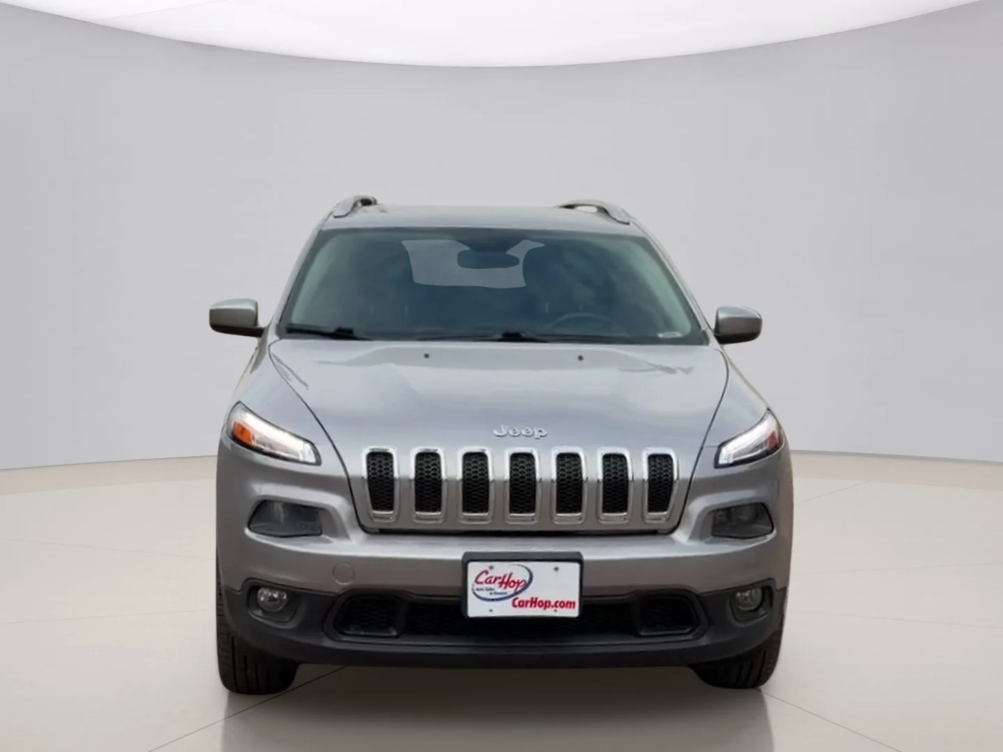 Used 2018 Silver Jeep LATITUDE image 8