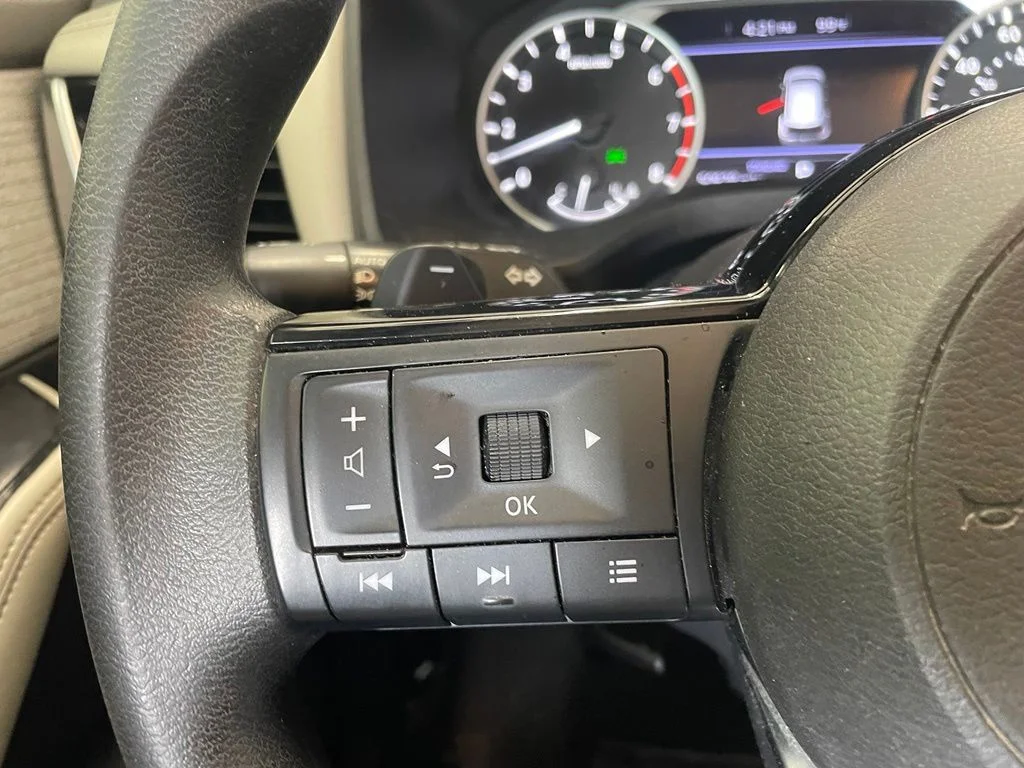 Used 2022 Red Nissan SV image 12