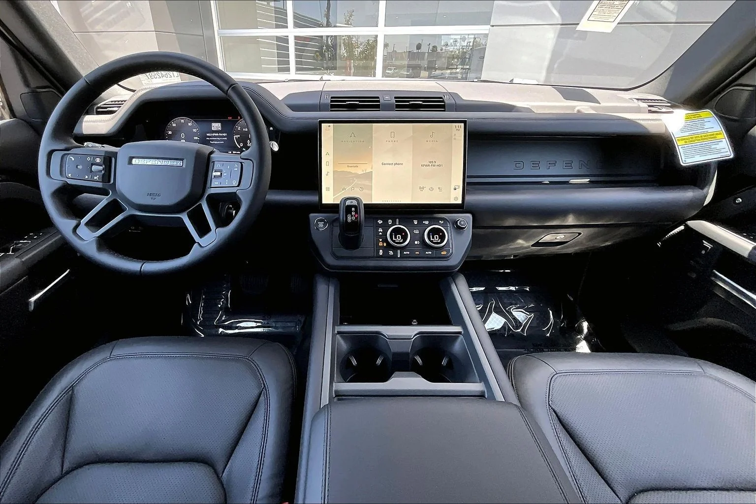 New 2026 Santorini Black Land Rover X-Dynamic SE image 5