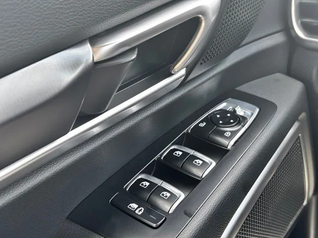 Used 2025 Silver Kia S image 20