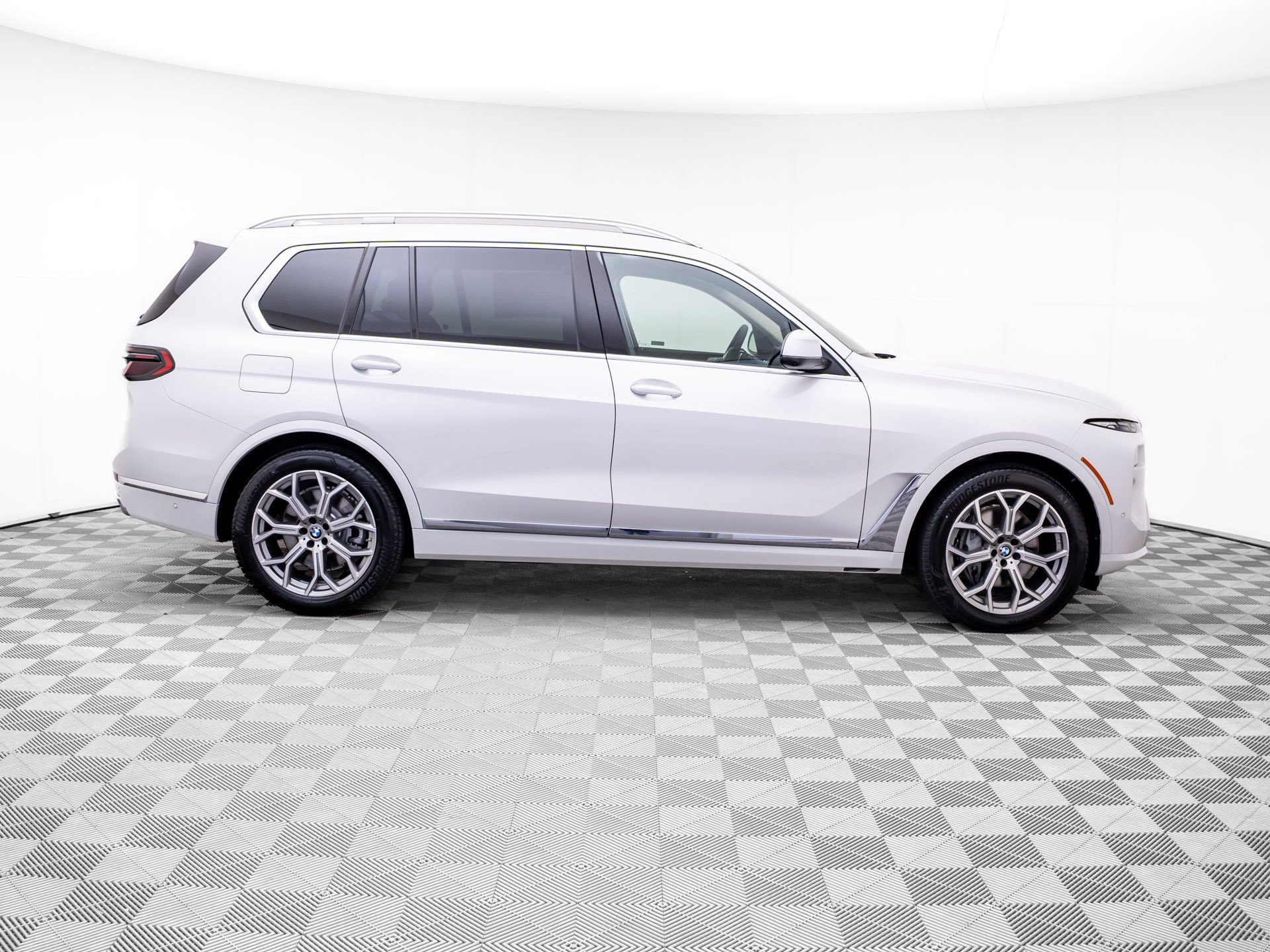 New 2026 Mineral White Metallic BMW xDrive40i image 7