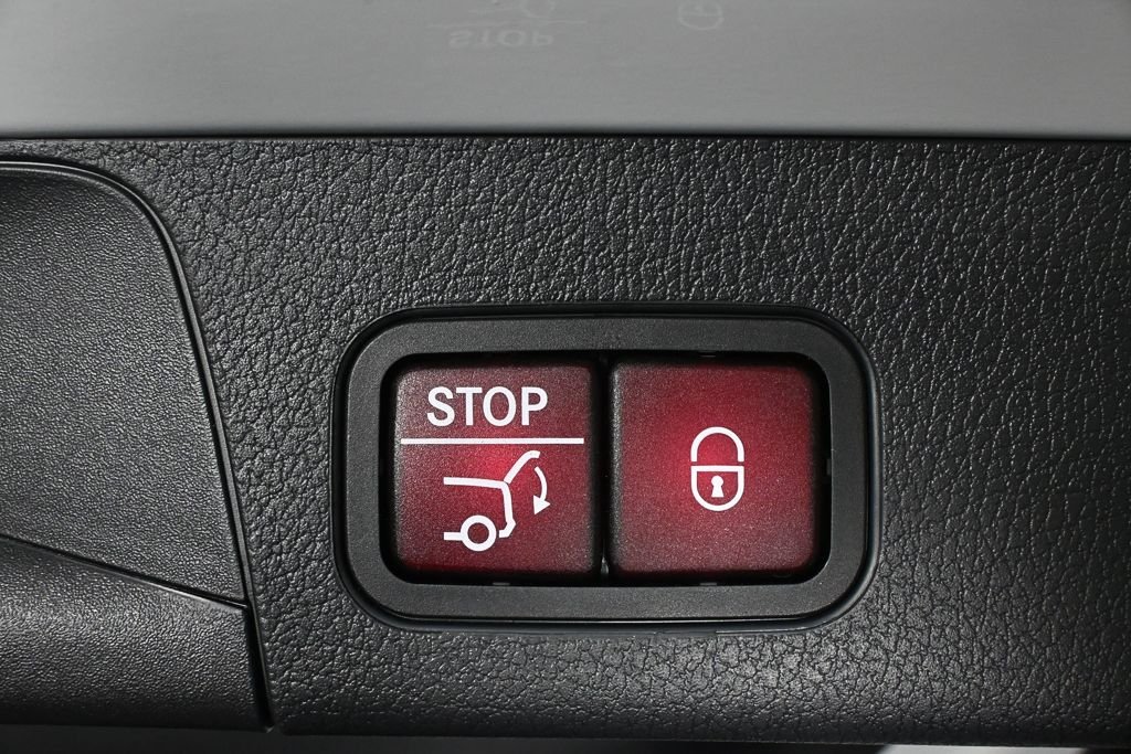 Used 2021  Mercedes-Benz GLB 250 image 31