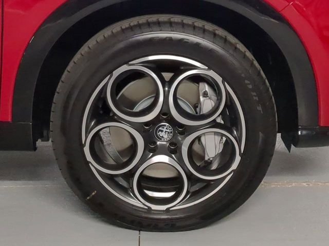 New 2025 Alfa Rosso (Red) Exterior Paint Alfa Romeo Base image 9