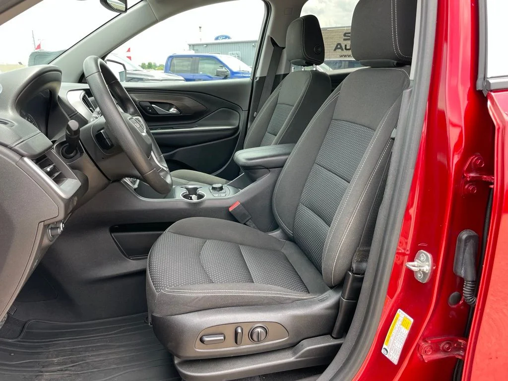 Used 2022 Cayenne Red Tintcoat GMC SLE image 7