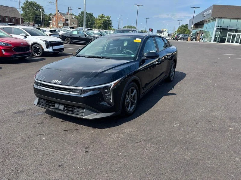 Used 2025 Black Kia LXS image 3