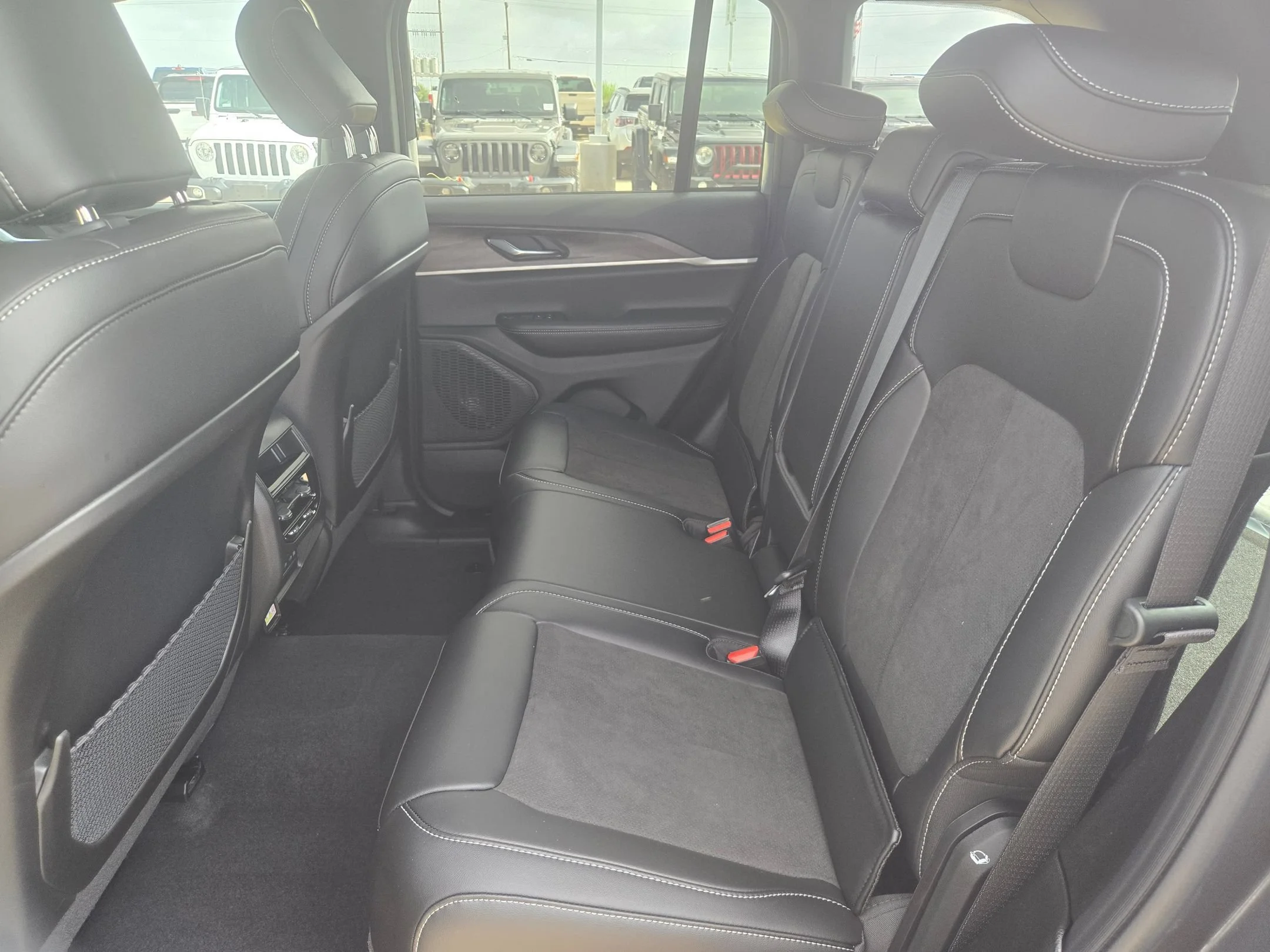 New 2026 Baltic Gray Metallic Clearcoat Jeep Laredo Altitude image 13