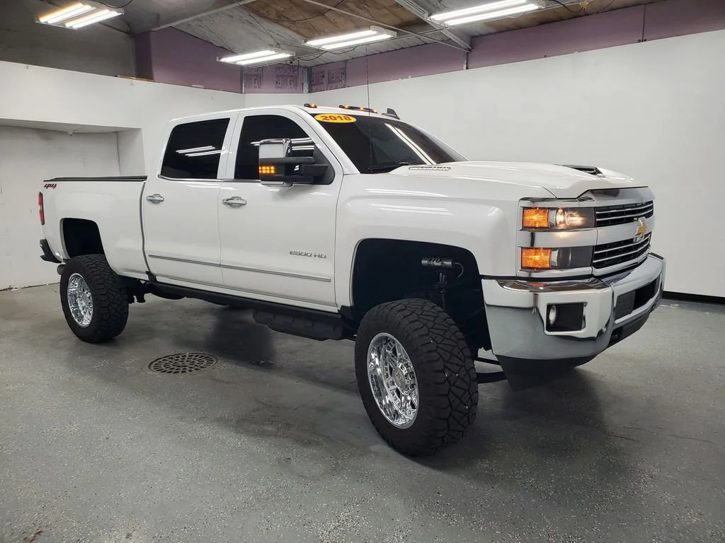 Used 2018 IRIDESCENT PEARL TRICOAT Chevrolet LTZ image 2