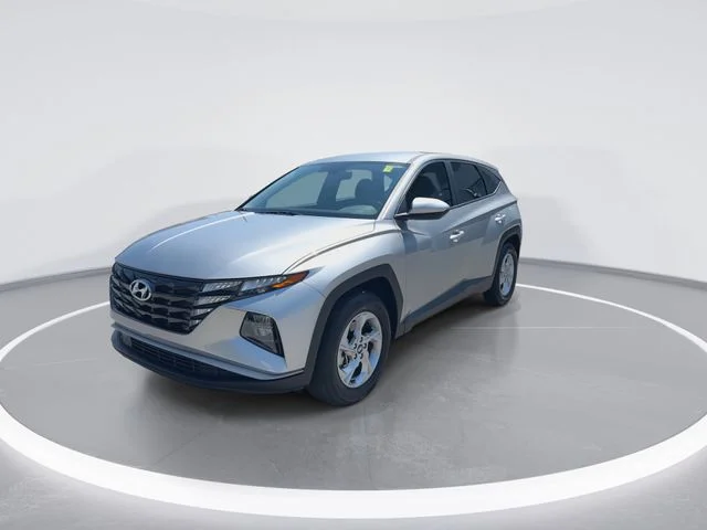 Used 2024 Silver Hyundai SE image 4