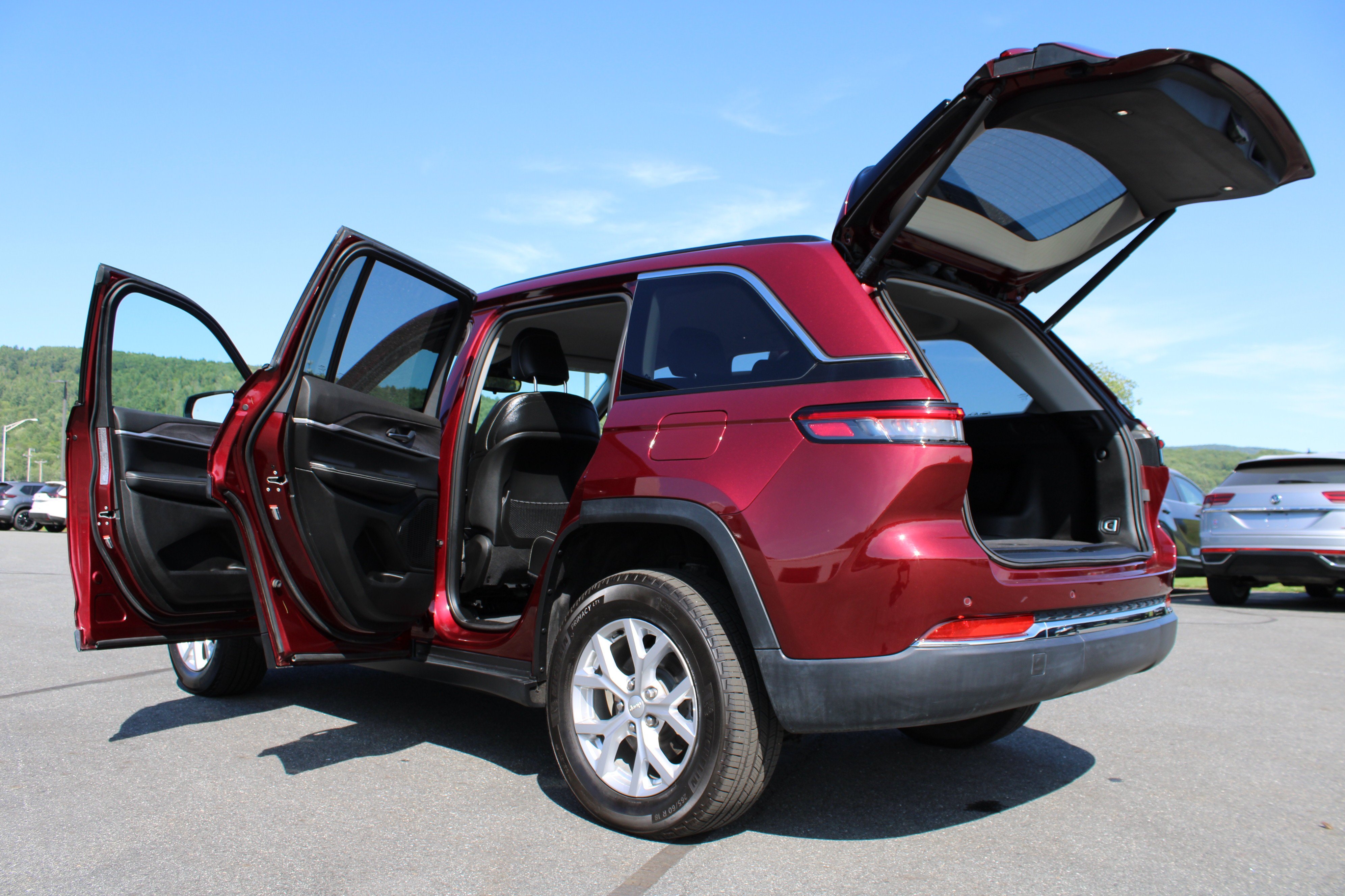 Used 2023 Velvet Red Pearlcoat Jeep Limited image 15