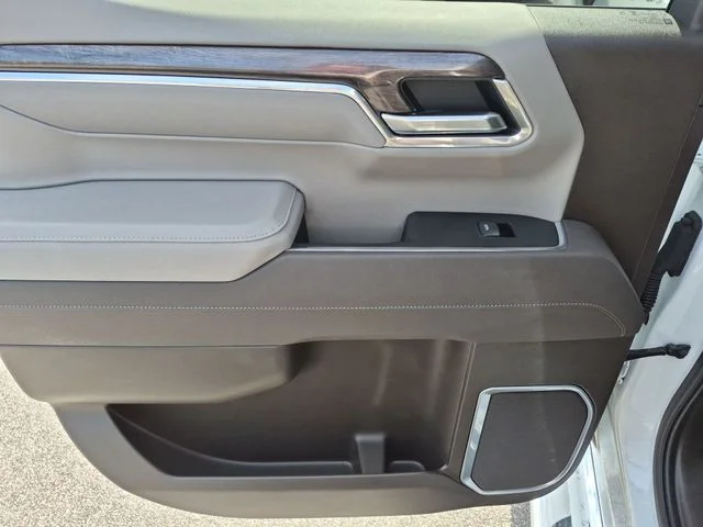 Used 2025 White Chevrolet LTZ image 28