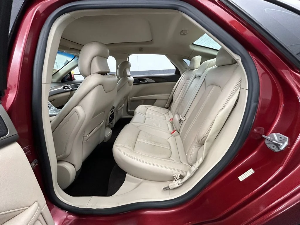 Used 2017 Ruby Red Metallic Lincoln Reserve image 36