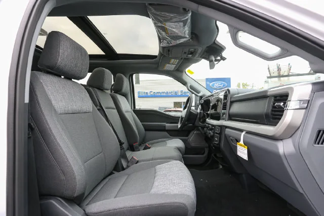 New 2027 Oxford White Ford XLT image 14