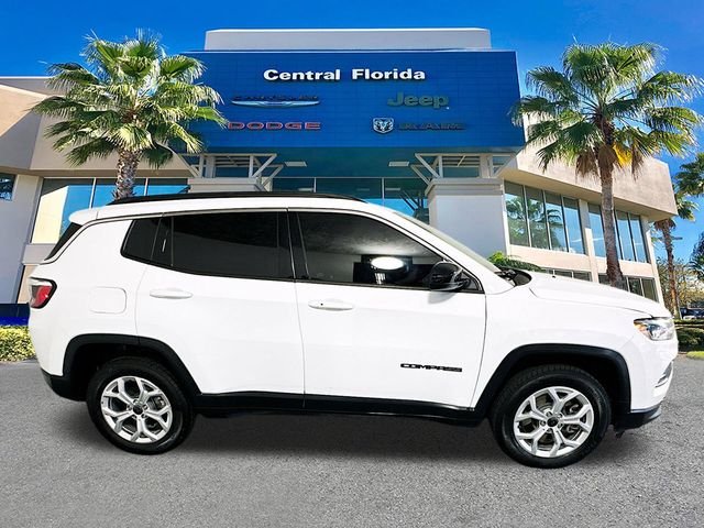Used 2025 White Jeep Latitude image 2