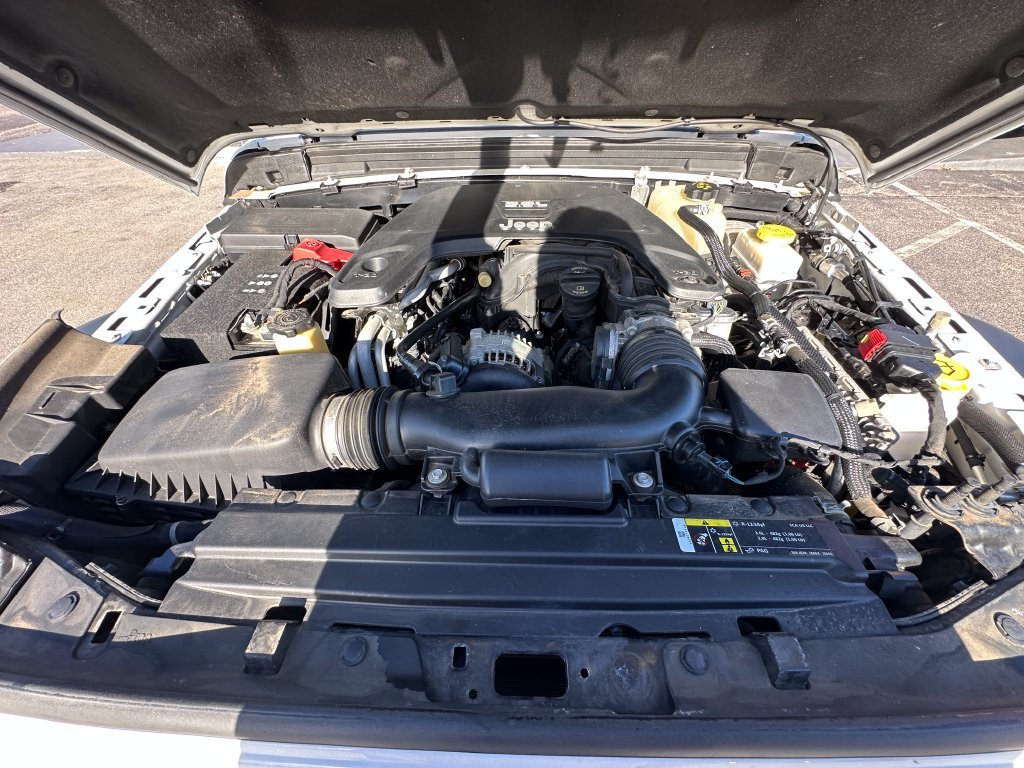 Used 2018 White Jeep Unlimited Sport image 23