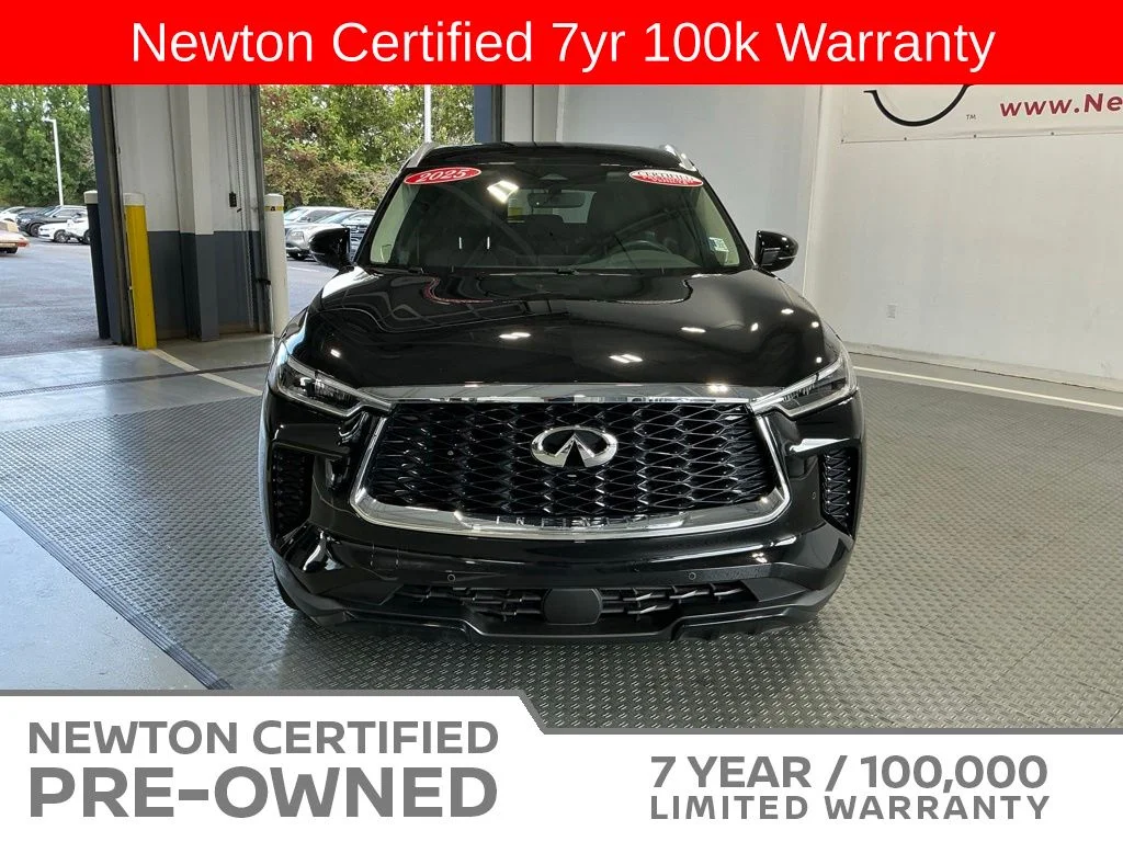 Certified Used 2025 Mineral Black INFINITI LUXE image 26