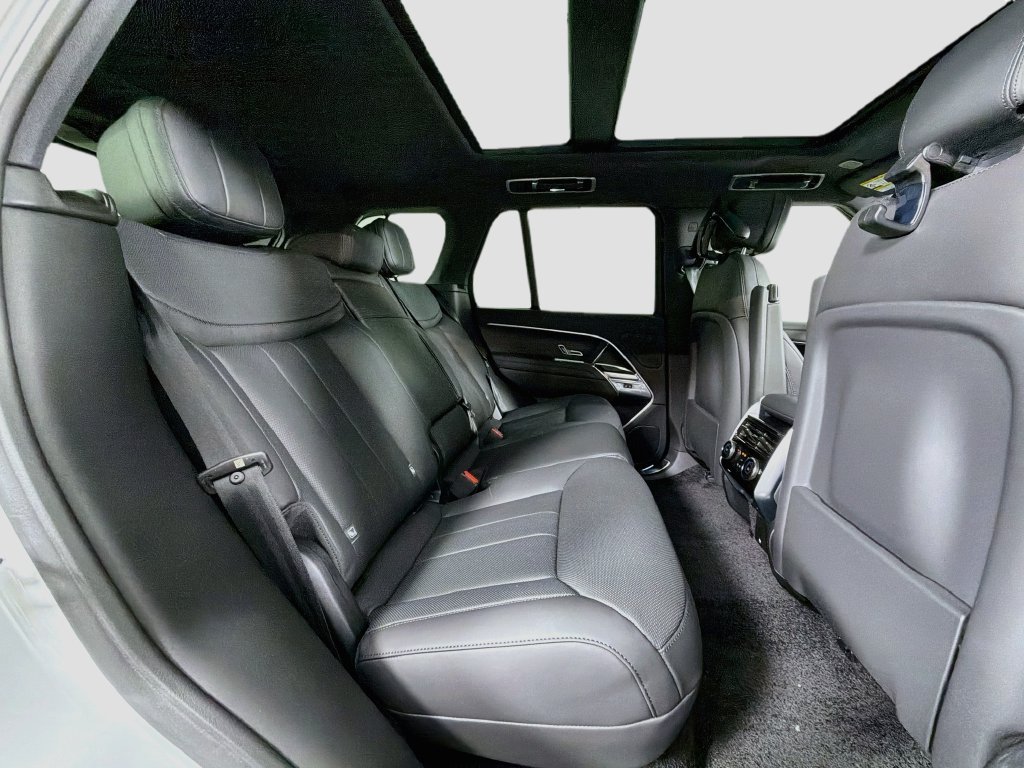 New 2027 Fuji White Land Rover SE image 29