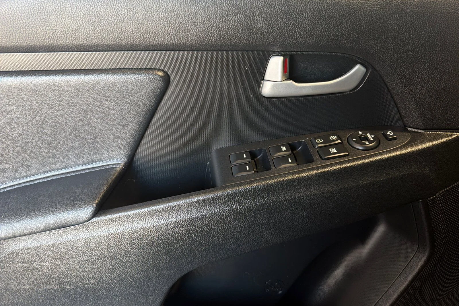 Used 2015 Black Kia EX image 13