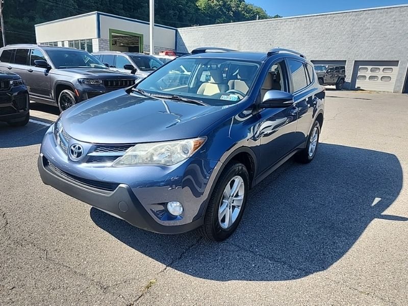 Used 2013 Blue Toyota XLE image 3