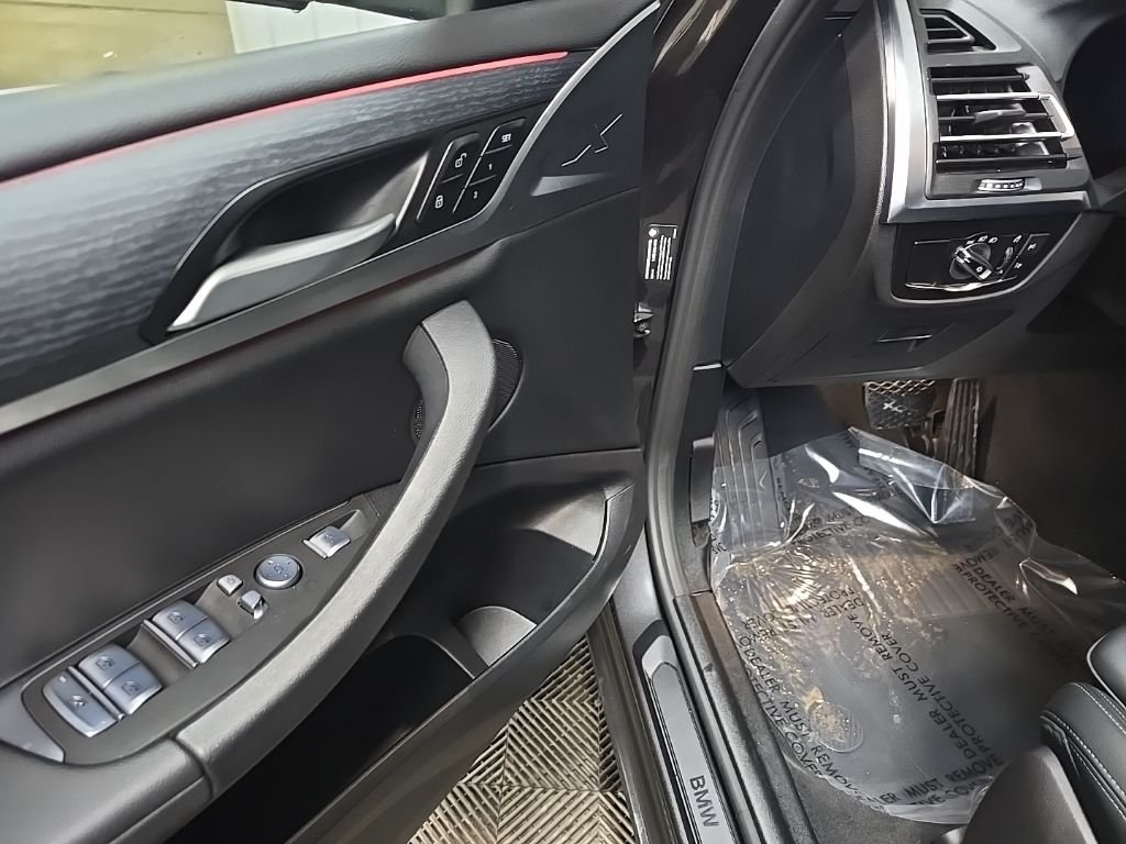 Used 2024 Gray BMW xDrive30i image 29